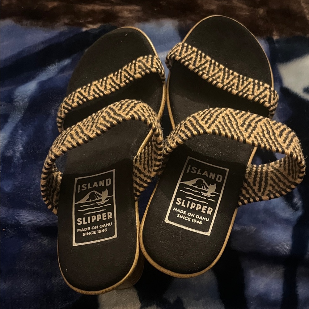 Women's Black and Tan Sandals